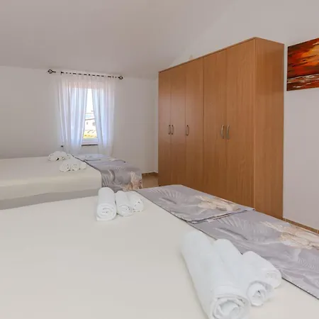 Tukara 2 By Interhome Vir